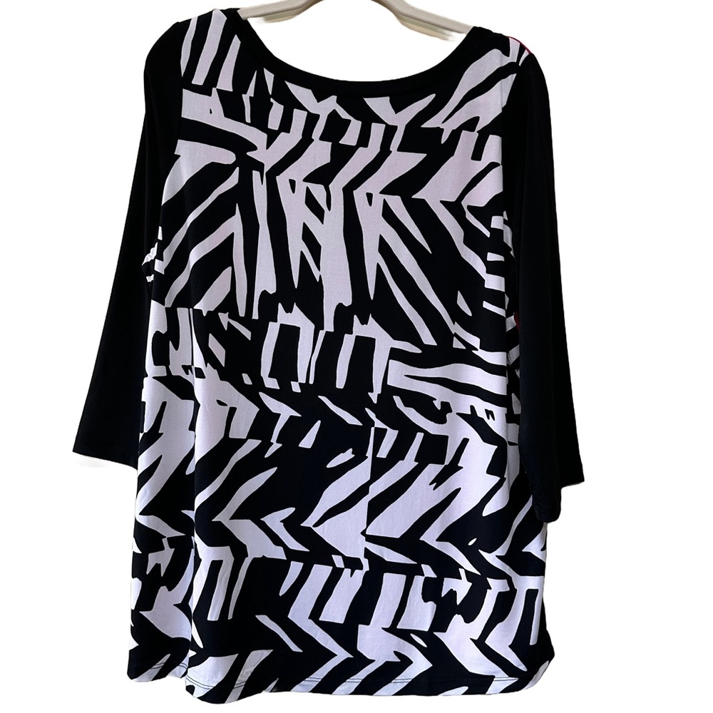 Susan Graver Women’s 3/4 Length Sleeve Top
Black White Pink Geometric Size Large